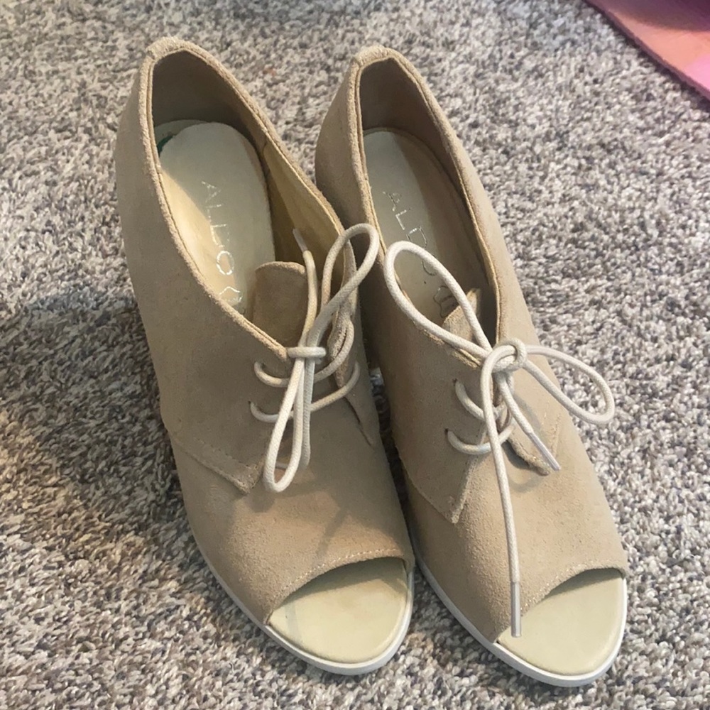 Aldo cream suede ankle booties with peep toe